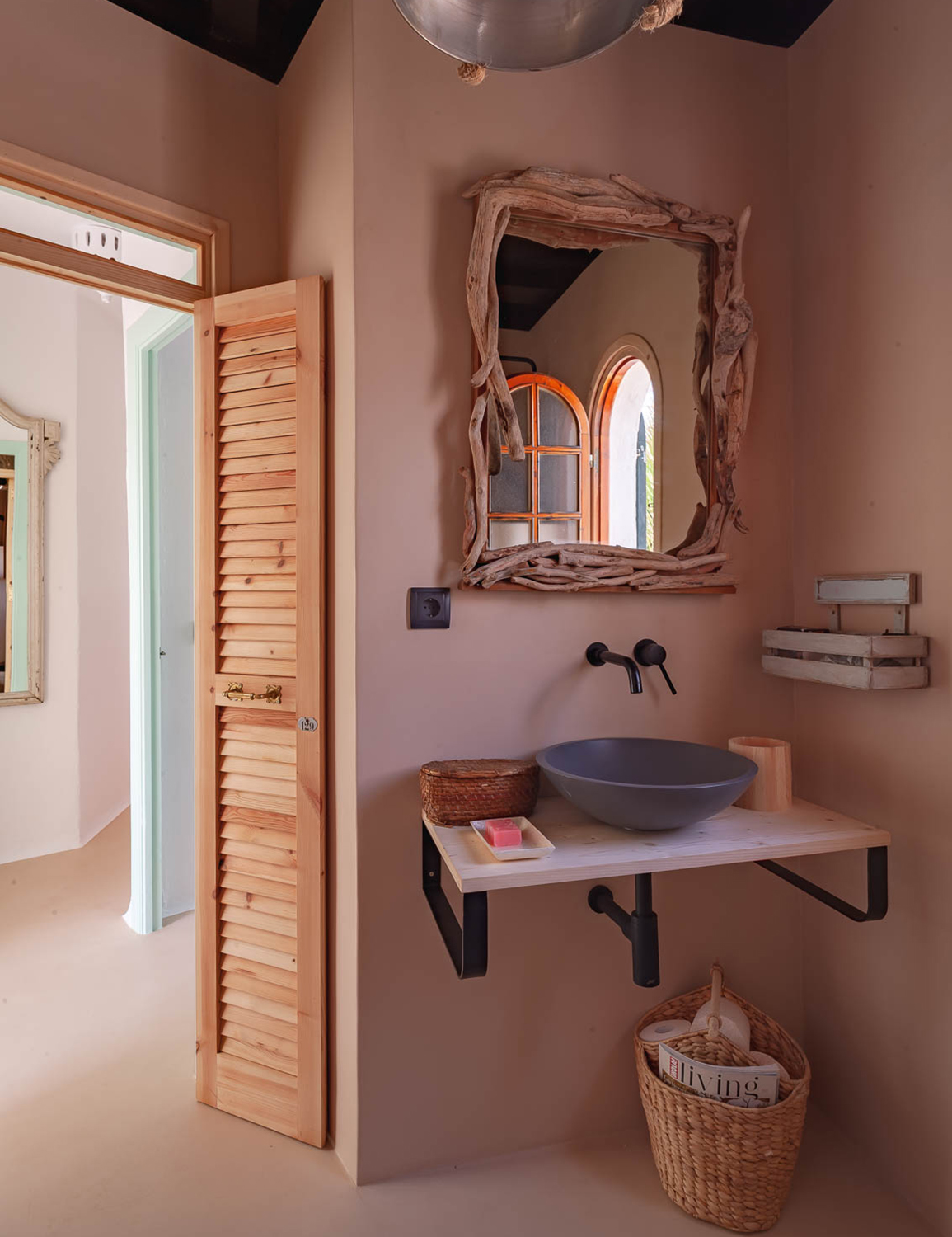 Proyecto Casas AB. Detalle pasillo casa en Fornells (Menorca)