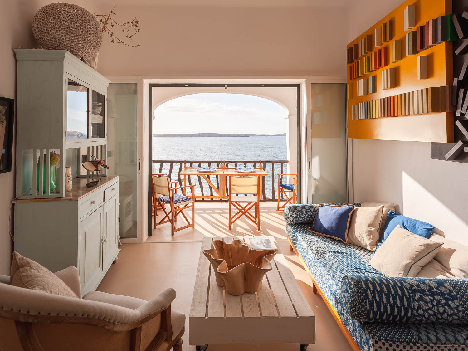 Proyecto Casas AB. Salón casa en Fornells (Menorca)