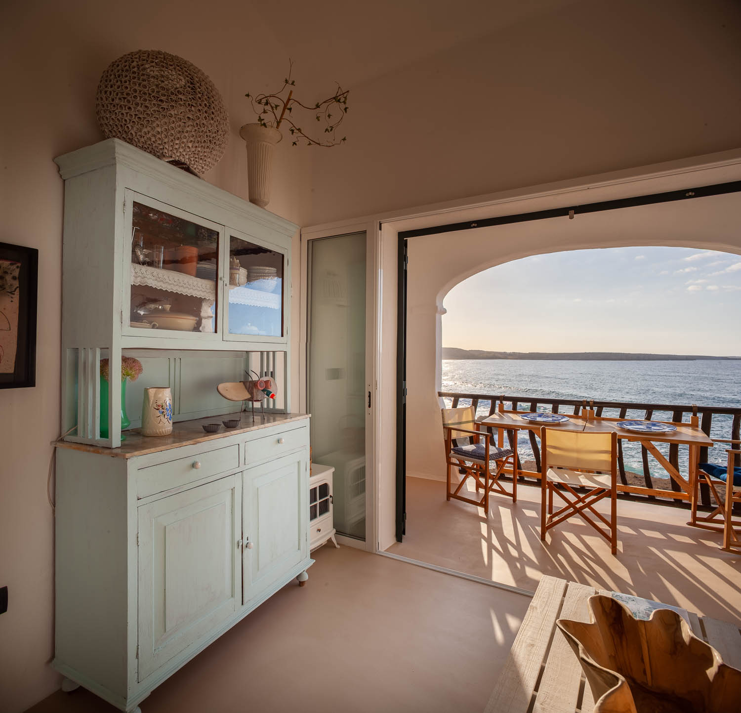 Proyecto Casas AB. Salón casa en Fornells (Menorca)