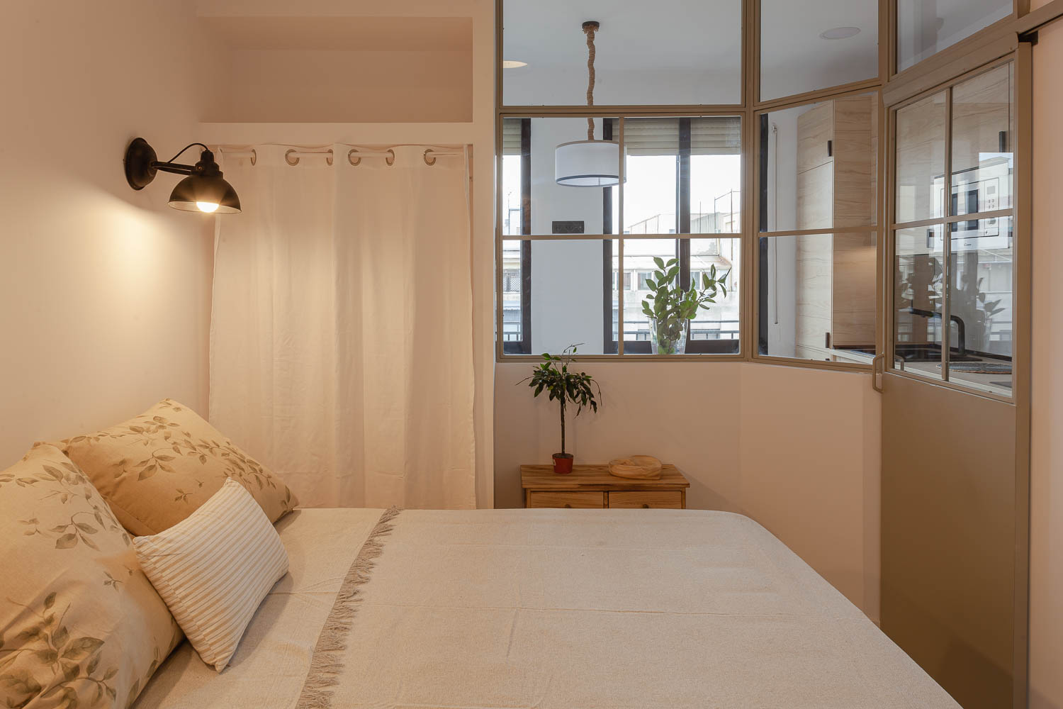 Dormitorio con luz. Reforma original