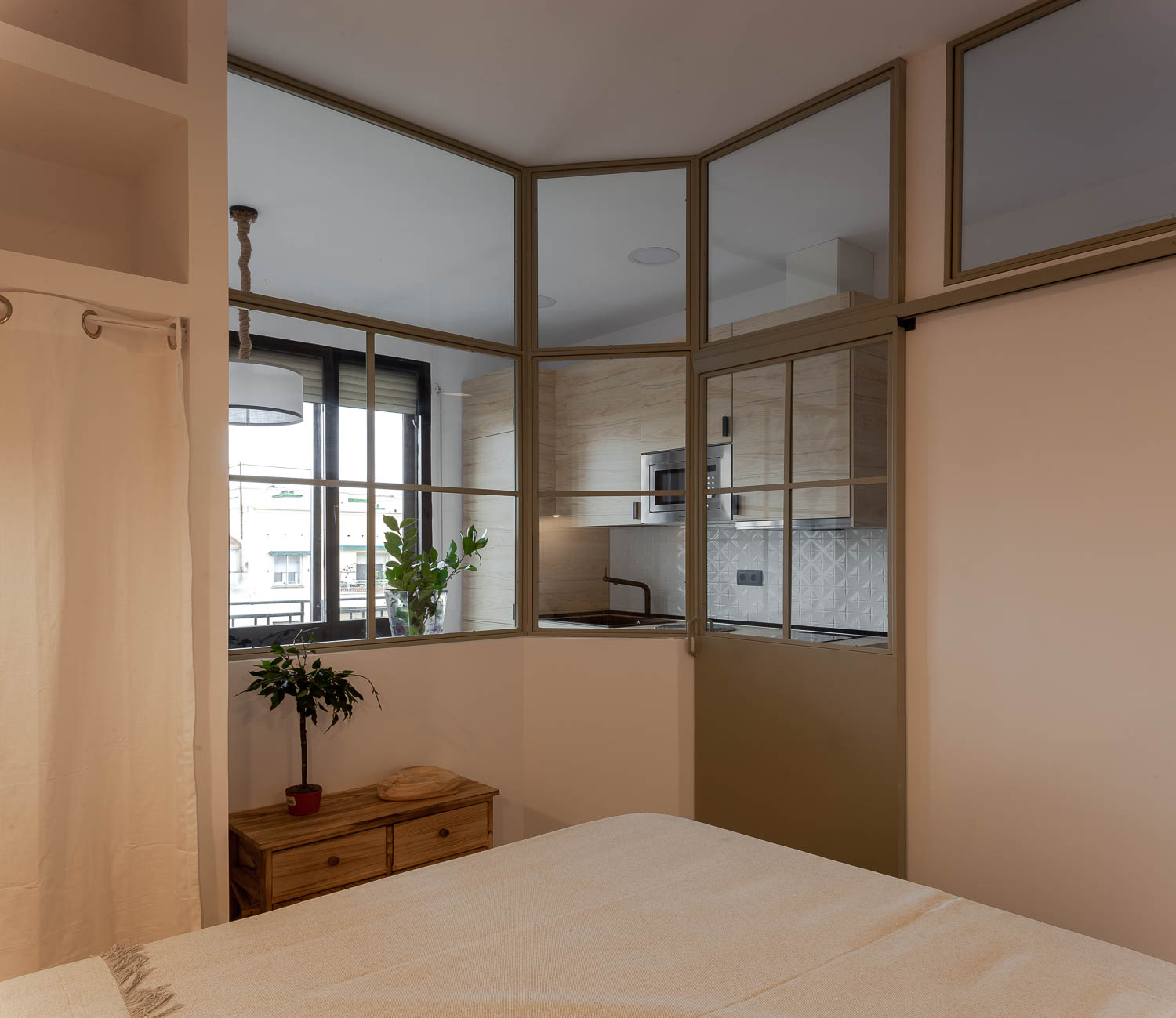 Dormitorio lleno de luz