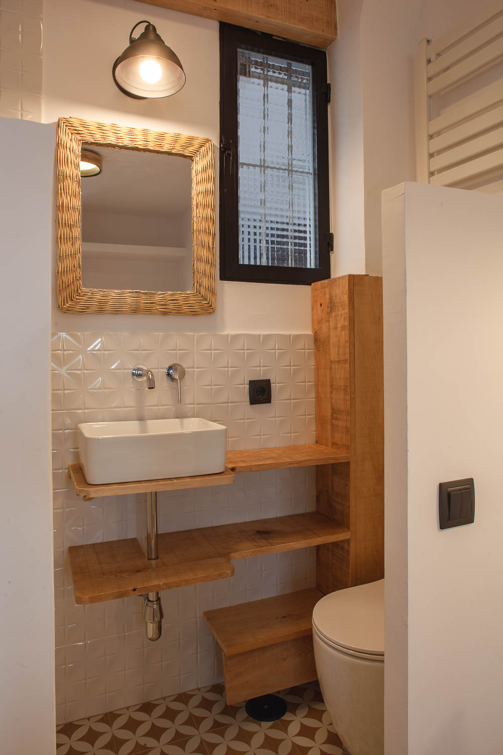 Lavabo con detalles de madera