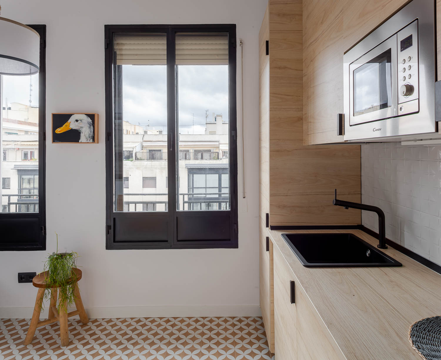 Cocina moderna y vintage mini piso en Madrid